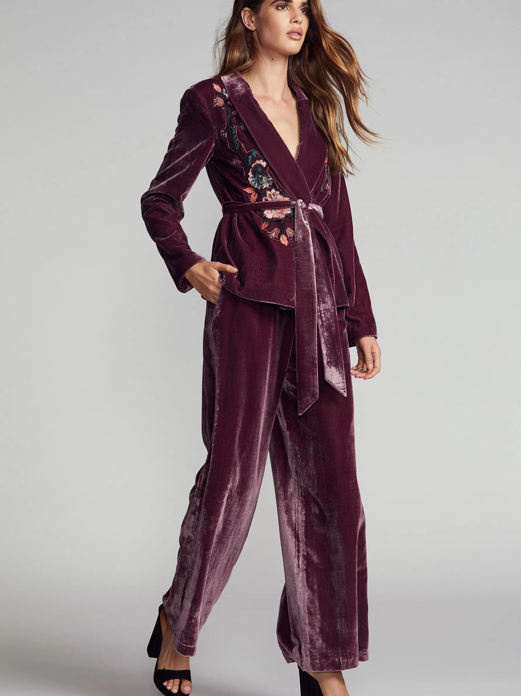 how to set velvet suits