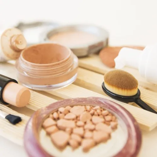 close-up-woman-s-cosmetics-used-makeup-powder-brush-lipstick-cream(1) close-up-woman-s-cosmetics-used-makeup-powder-brush-lipstick-cream(1)